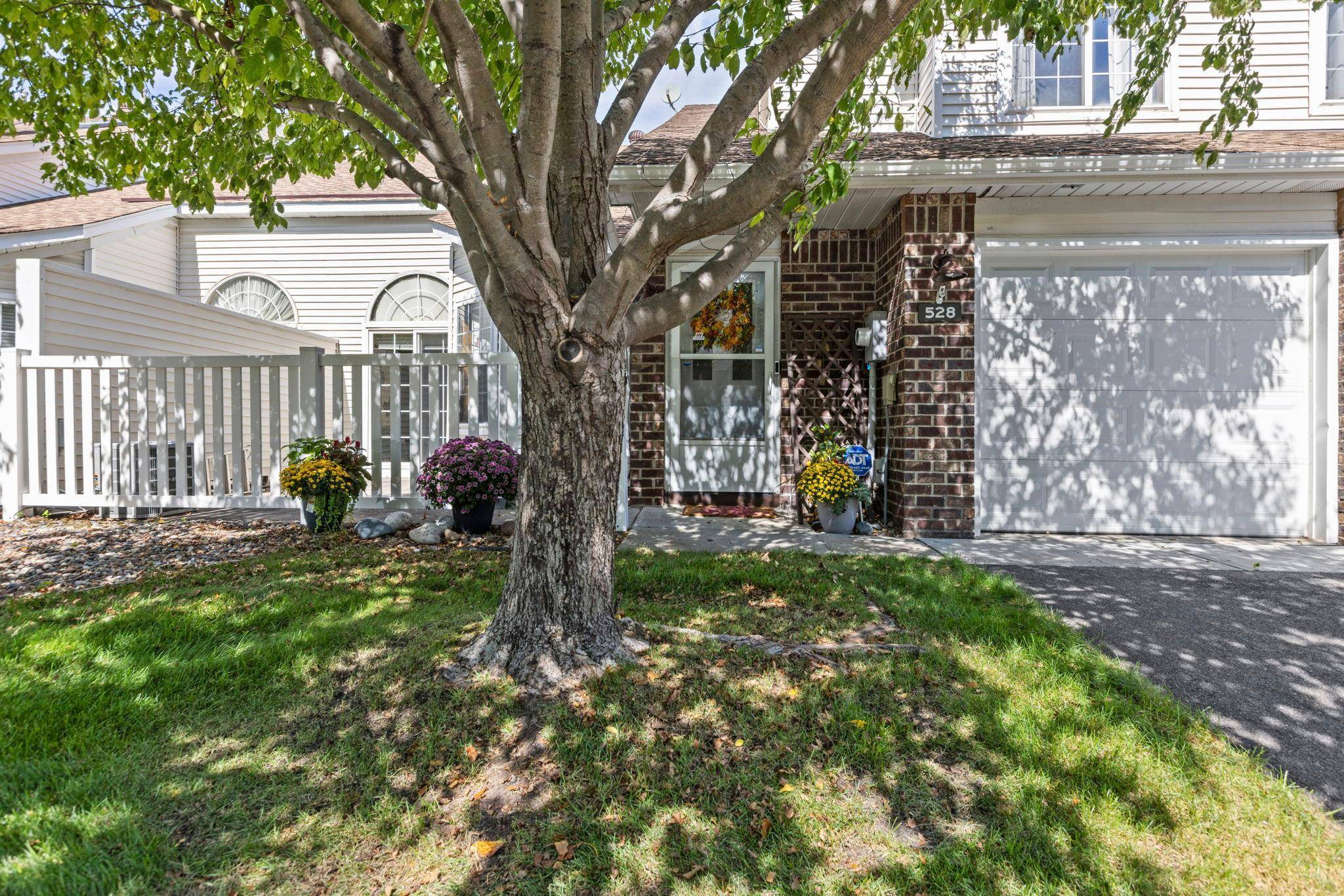 528 Queens Gate, New Brighton, MN 55112