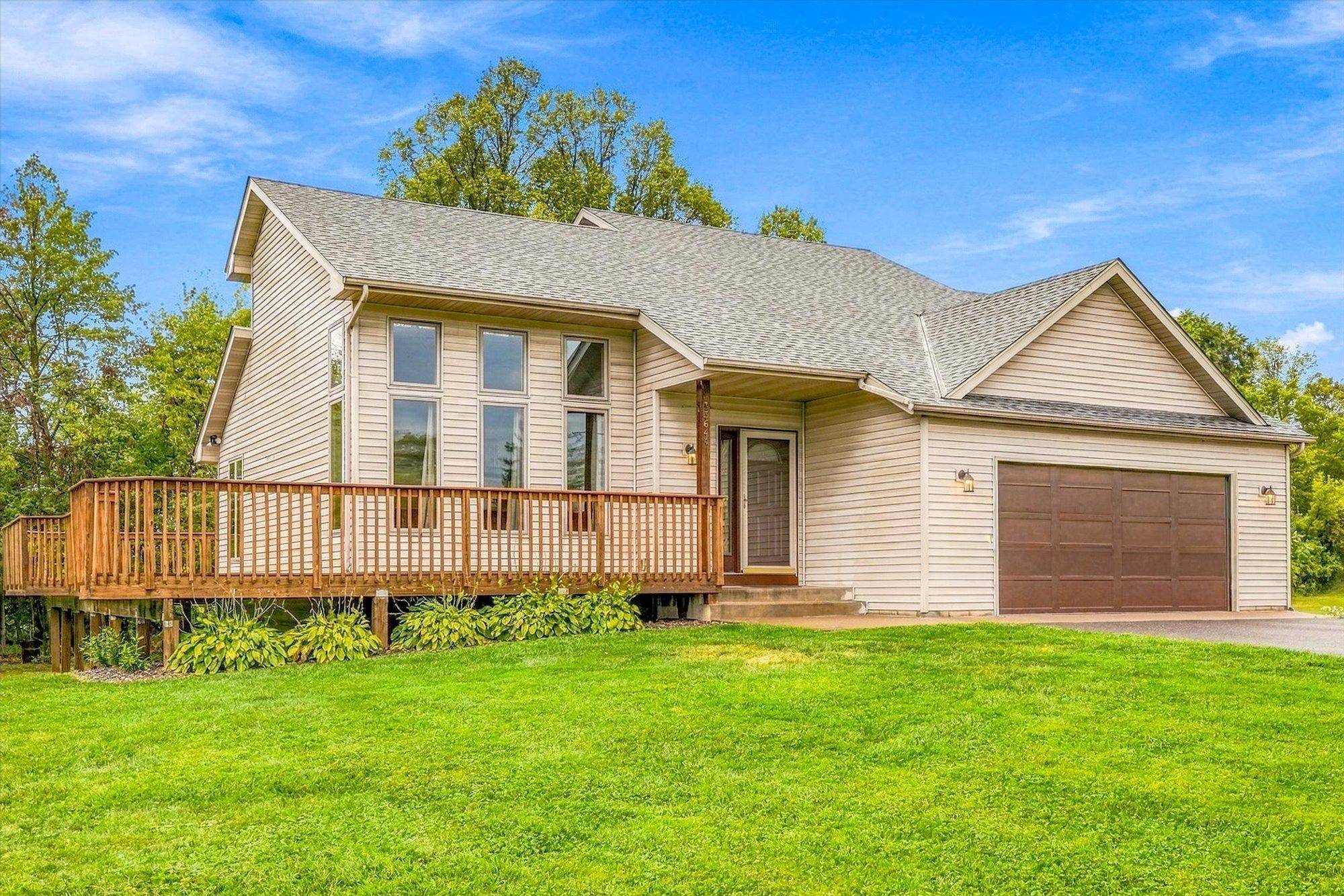33644 Oasis RD, Center City, MN 55012