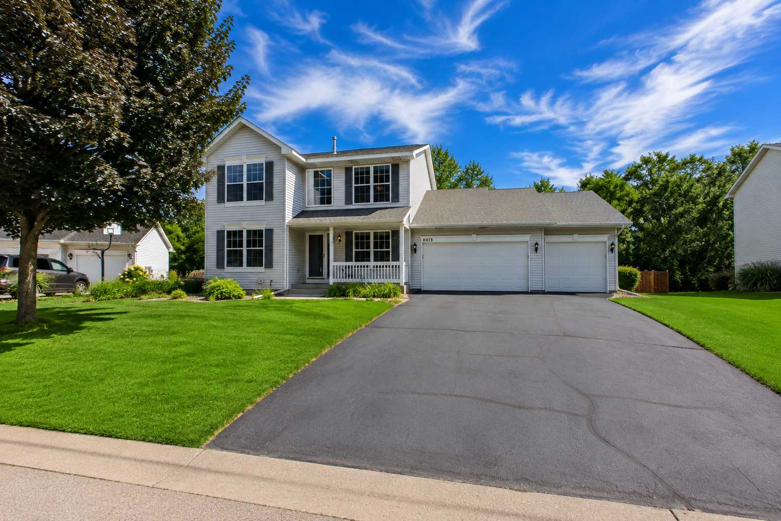 8013 Greenbriar CT, Woodbury, MN 55125