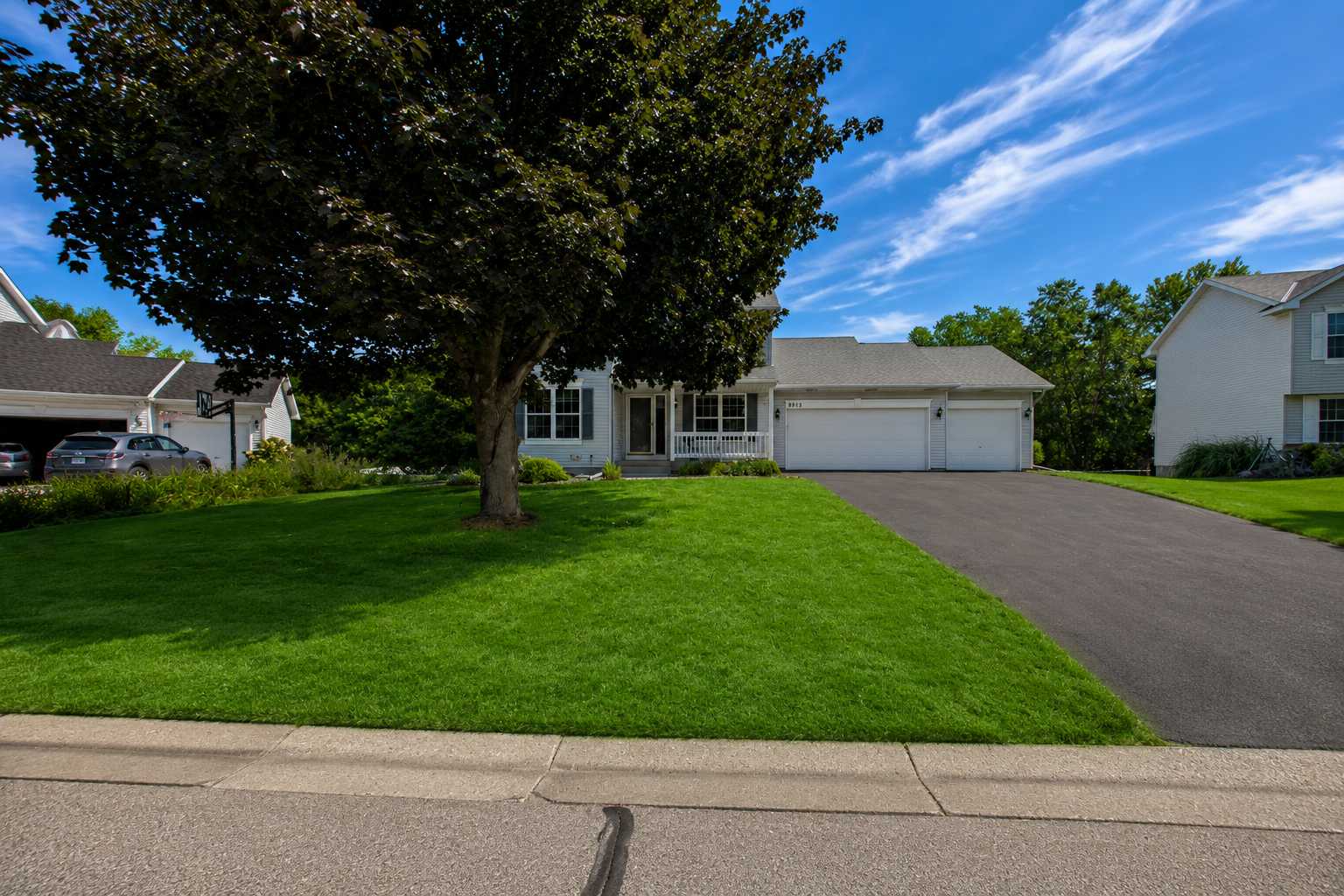 8013 Greenbriar CT, Woodbury, MN 55125