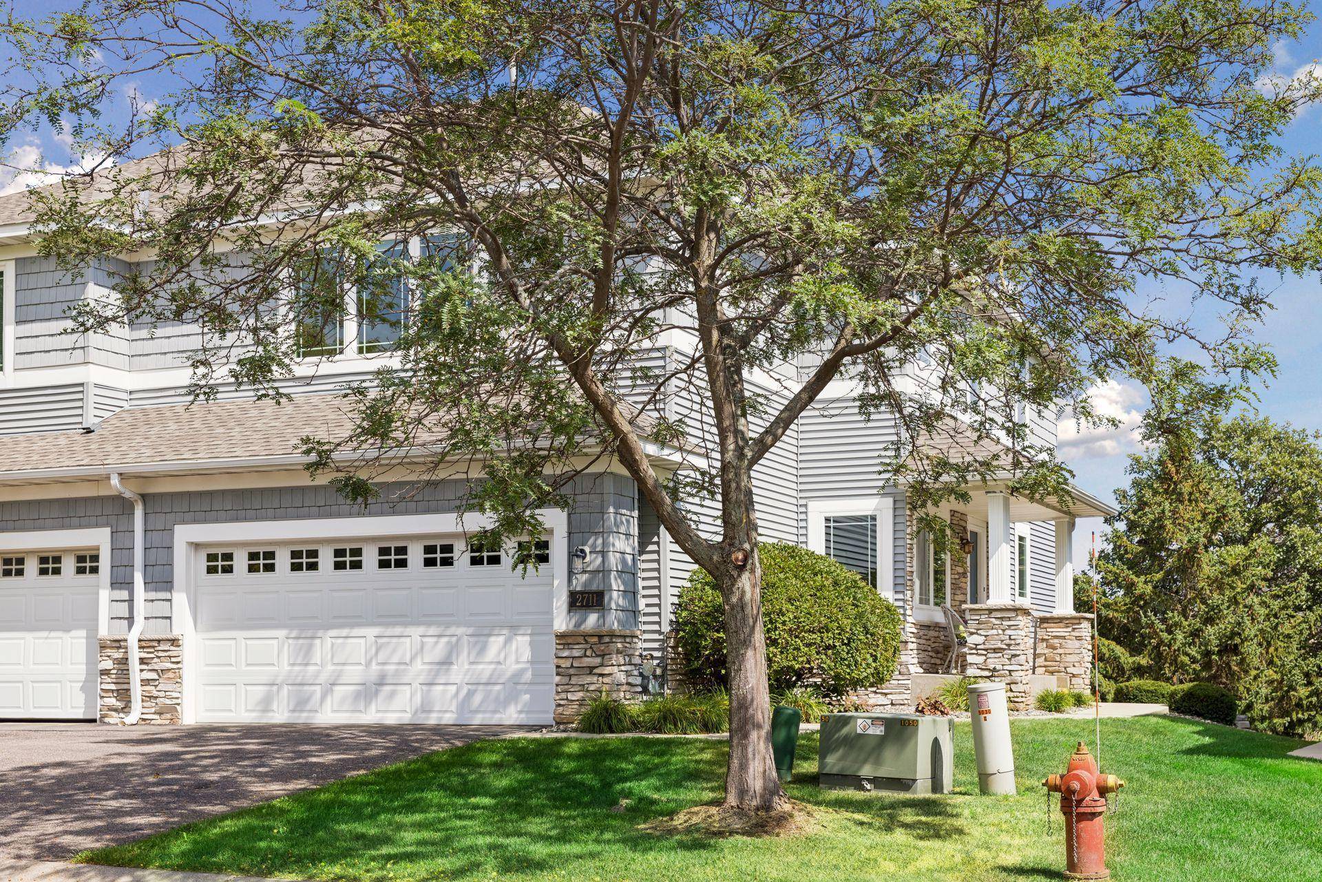 2711 Spy Glass DR, Chaska, MN 55318