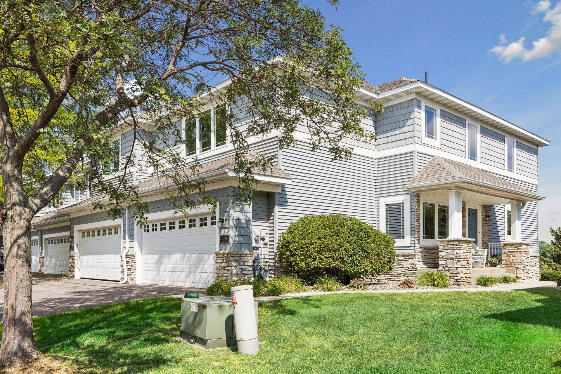 2711 Spy Glass DR, Chaska, MN 55318