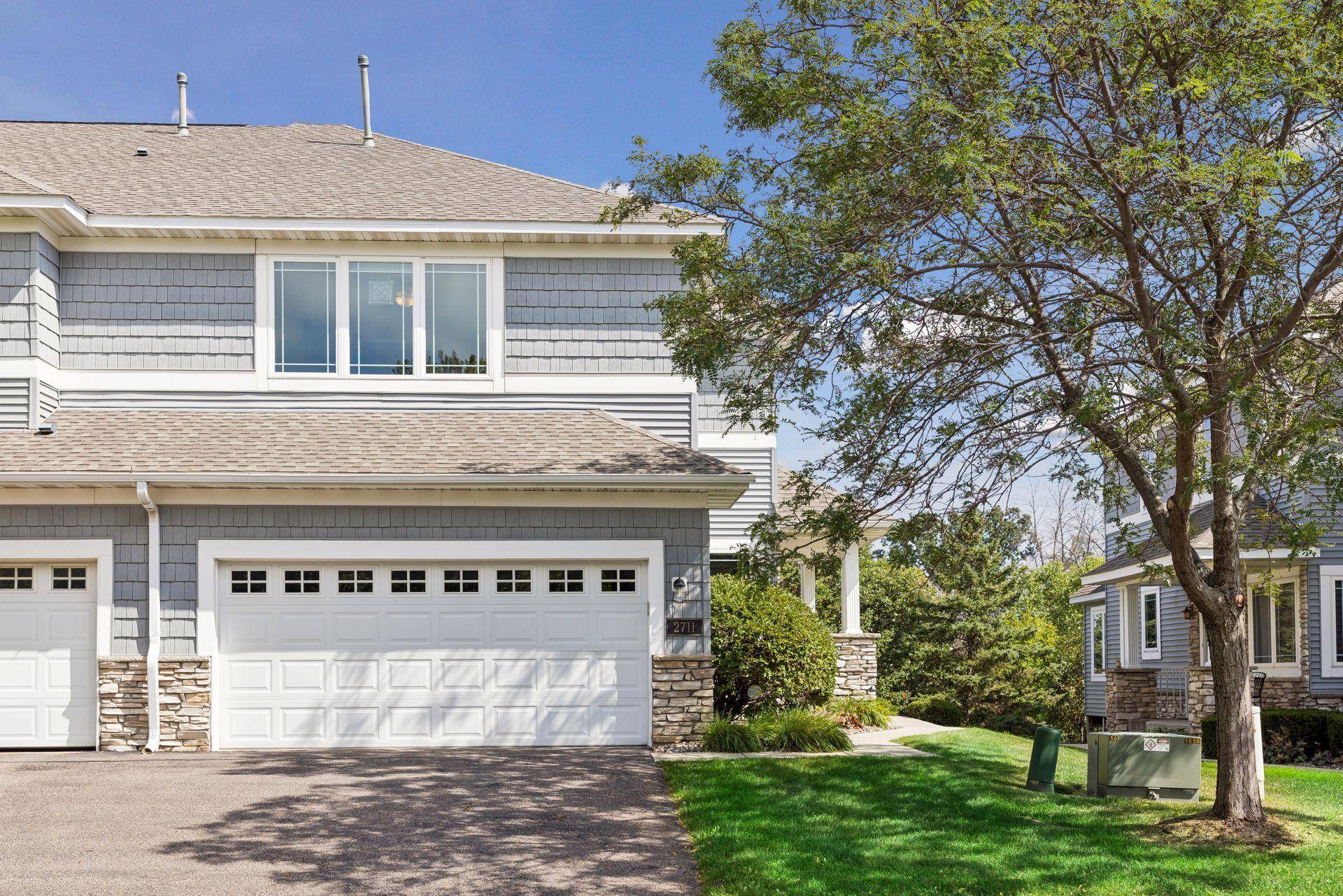 2711 Spy Glass DR, Chaska, MN 55318