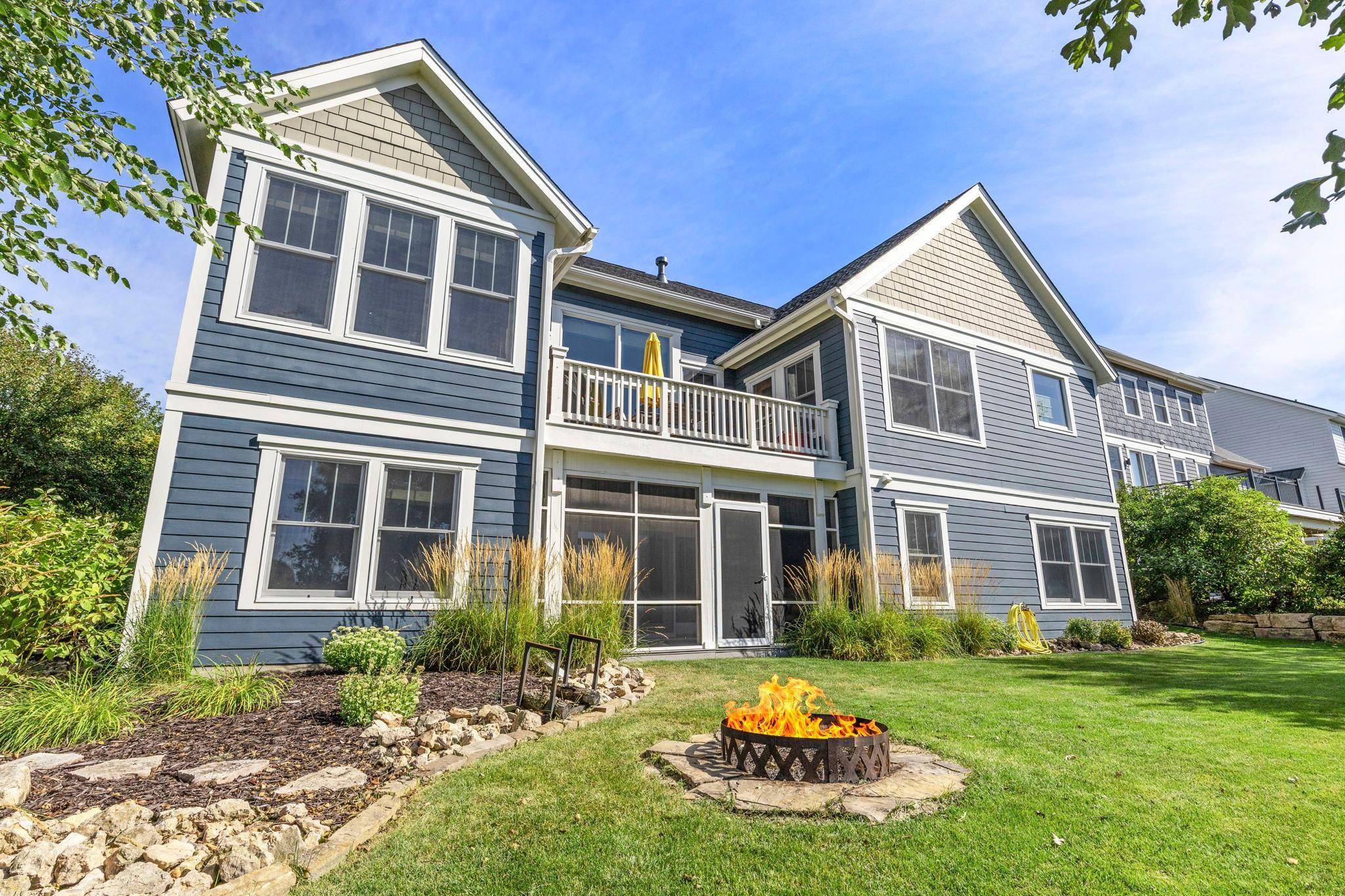 1137 Pioneer TRL, Bayport, MN 55003