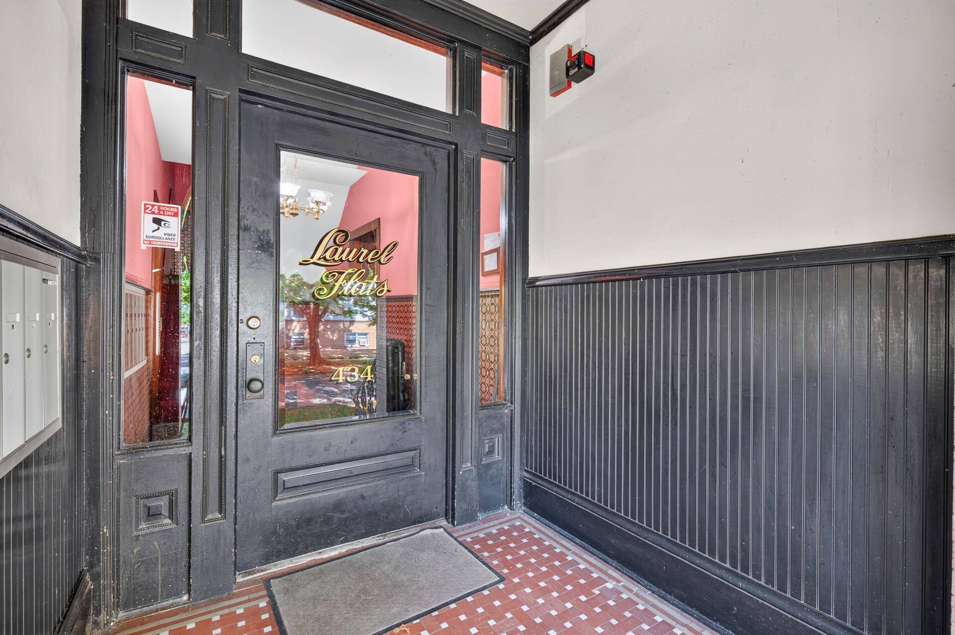 434 Laurel AVE #2E, Saint Paul, MN 55102