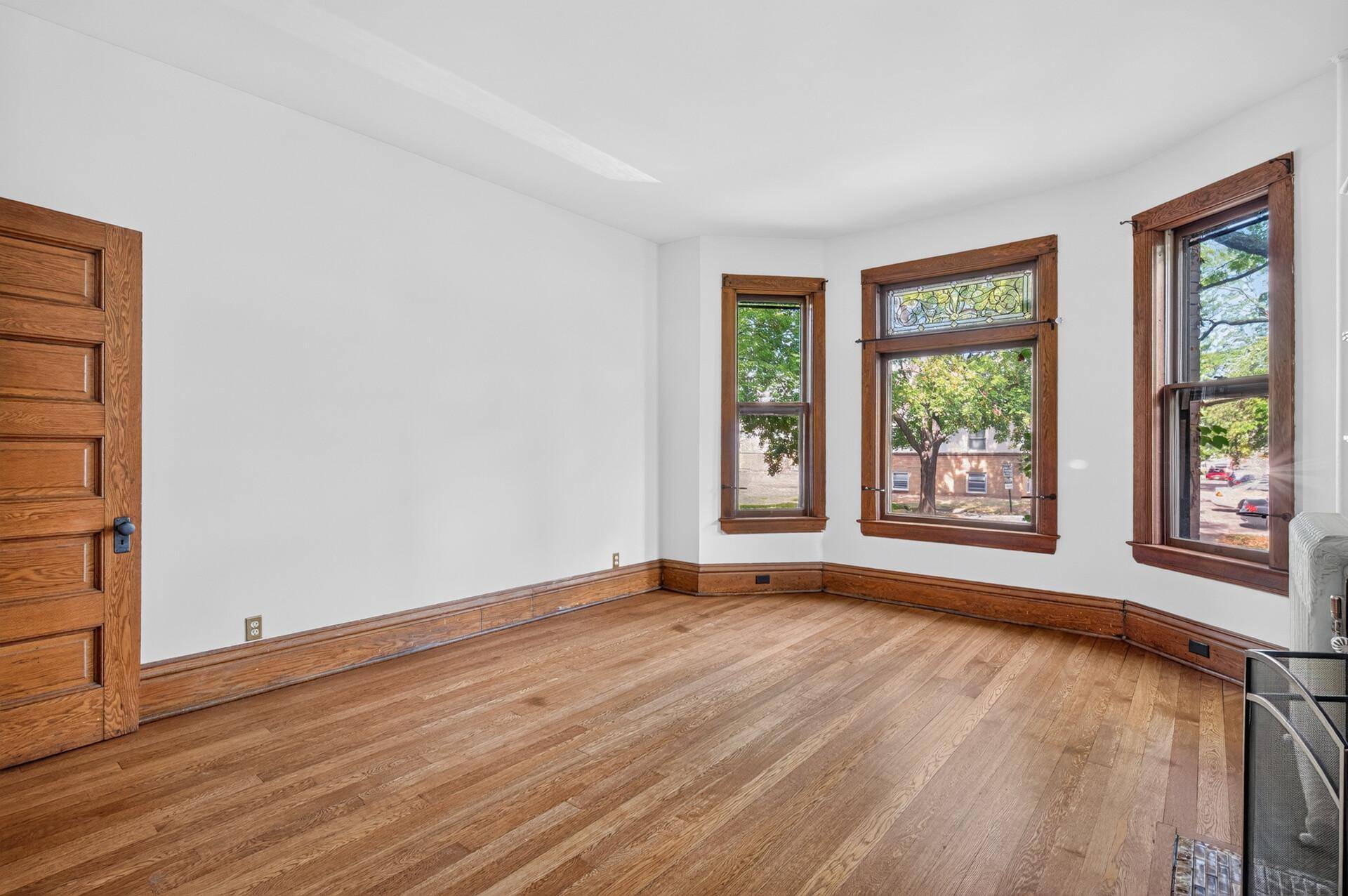 434 Laurel AVE #2E, Saint Paul, MN 55102