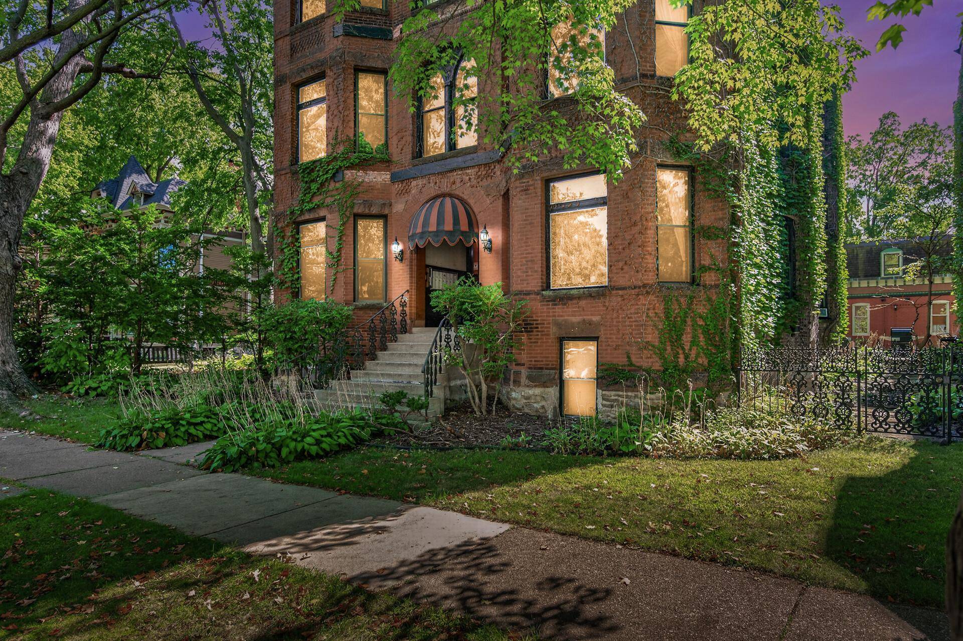 434 Laurel AVE #2E, Saint Paul, MN 55102