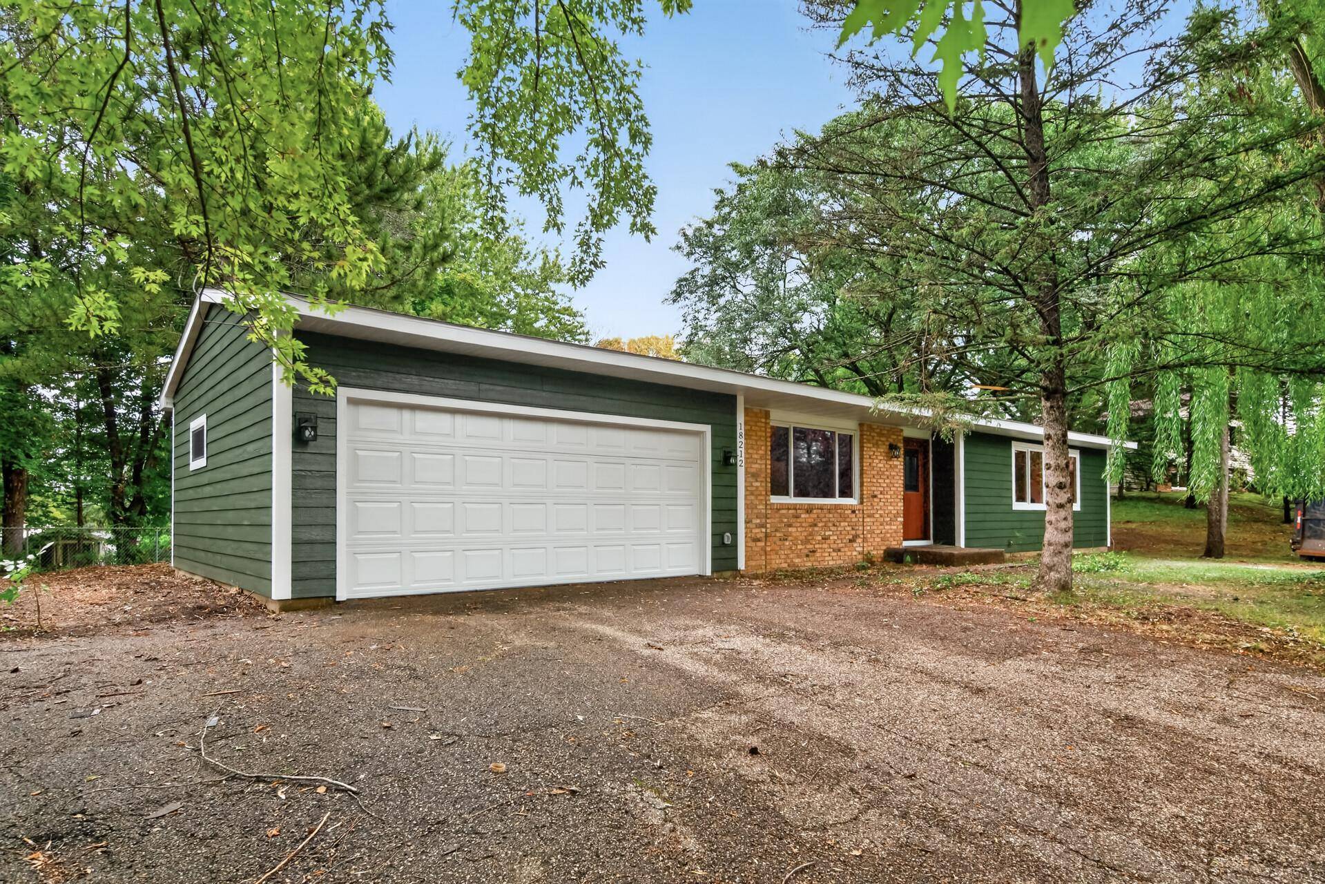 18212 Ginavale LN, Eden Prairie, MN 55346