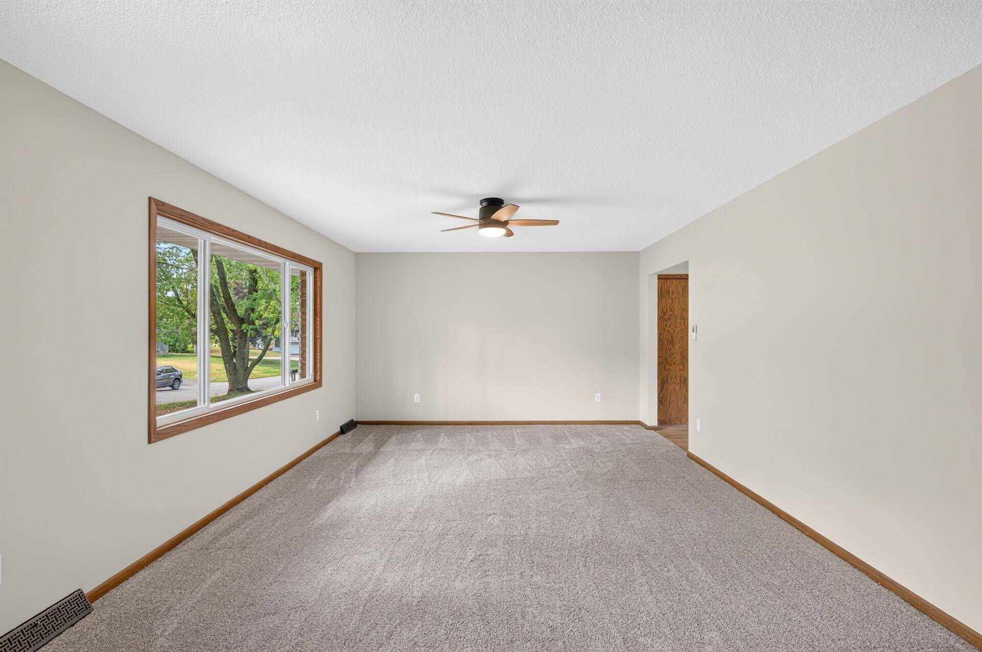18212 Ginavale LN, Eden Prairie, MN 55346