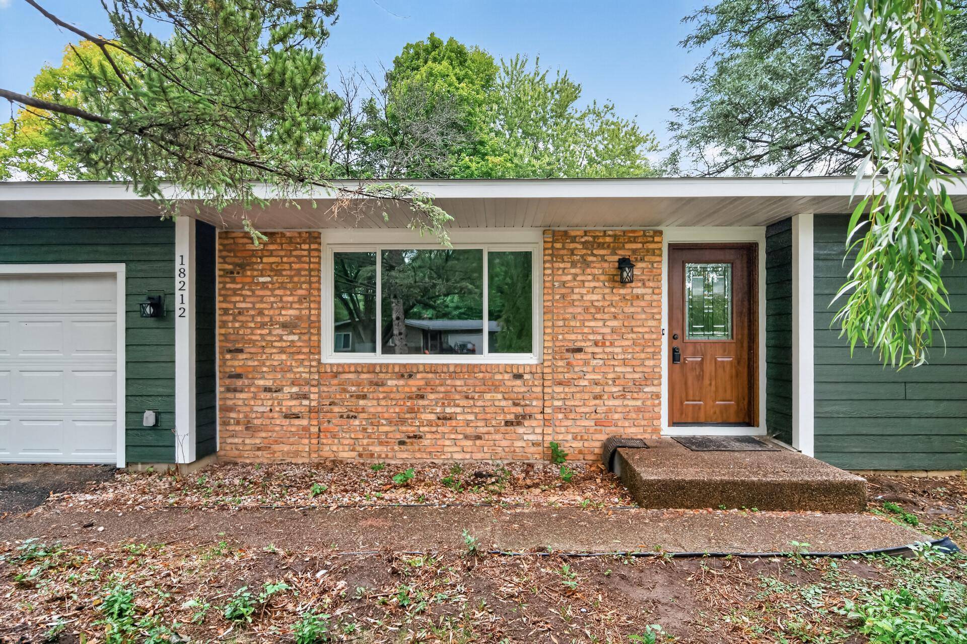 18212 Ginavale LN, Eden Prairie, MN 55346