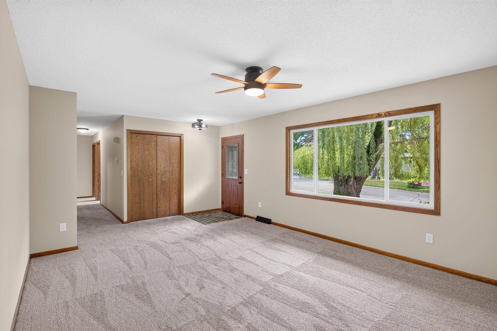 18212 Ginavale LN, Eden Prairie, MN 55346