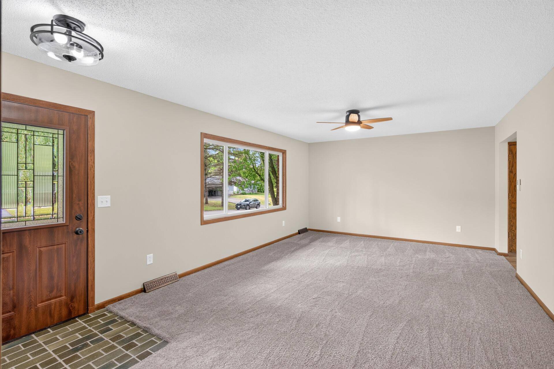 18212 Ginavale LN, Eden Prairie, MN 55346