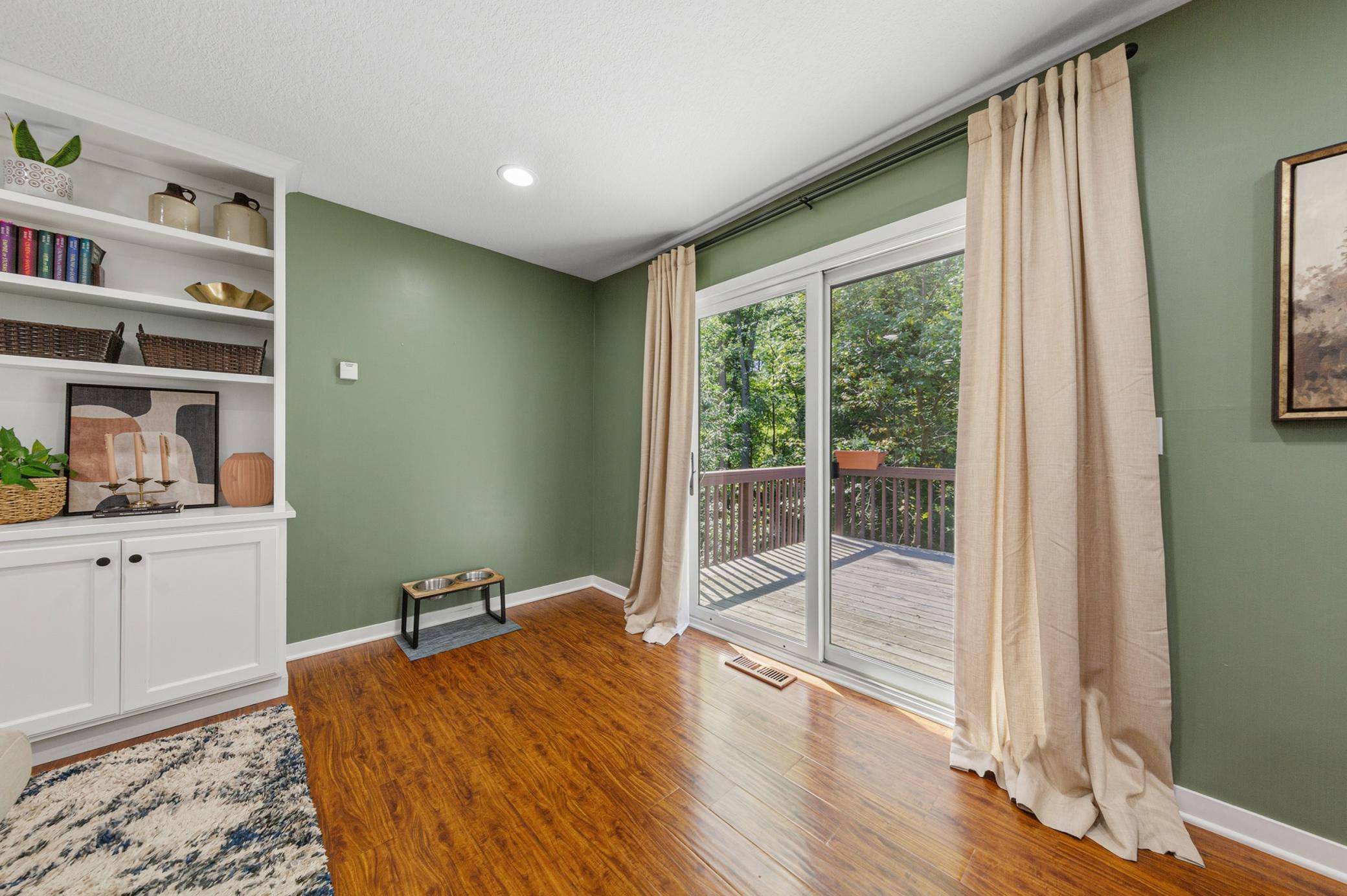 286 W Eagle Lake DR, Maple Grove, MN 55369