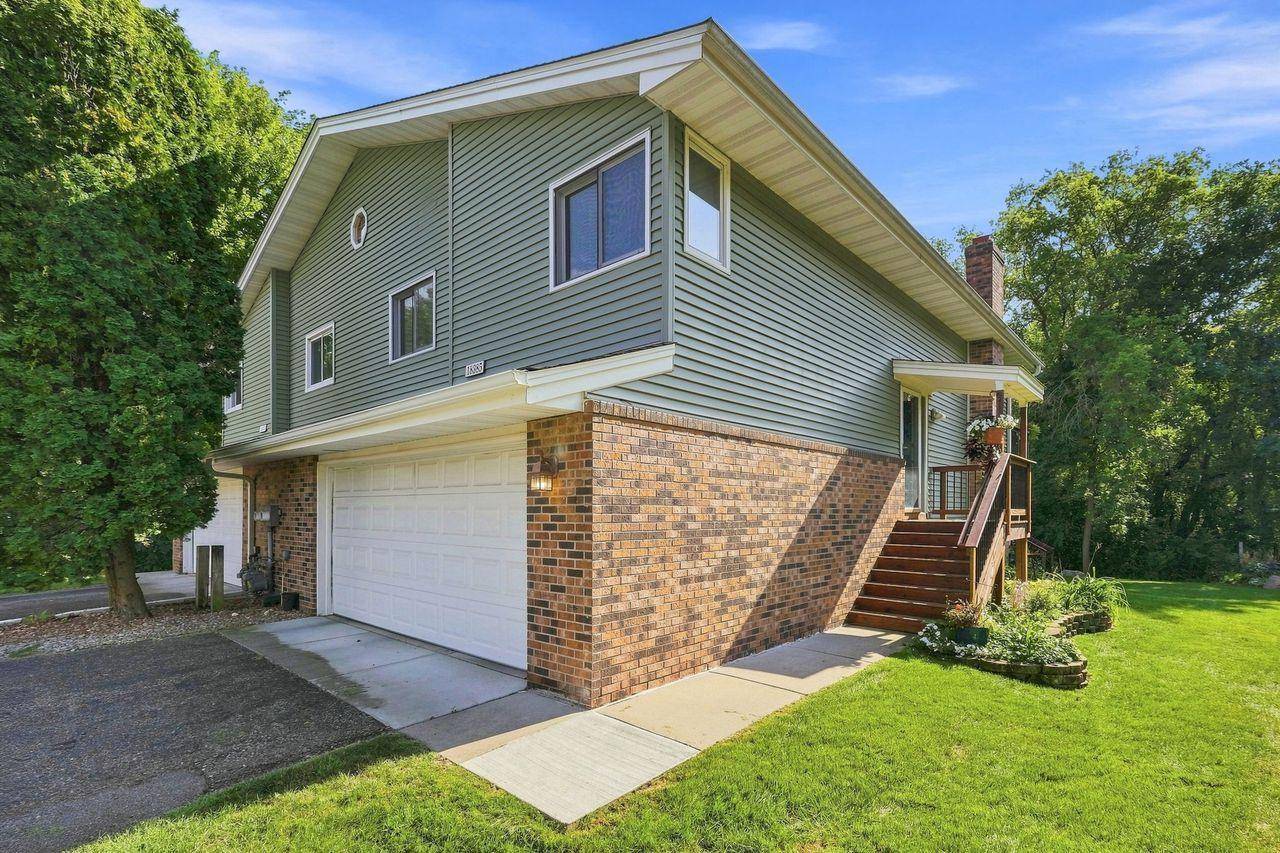 18385 Creeks Bend DR, Minnetonka, MN 55345