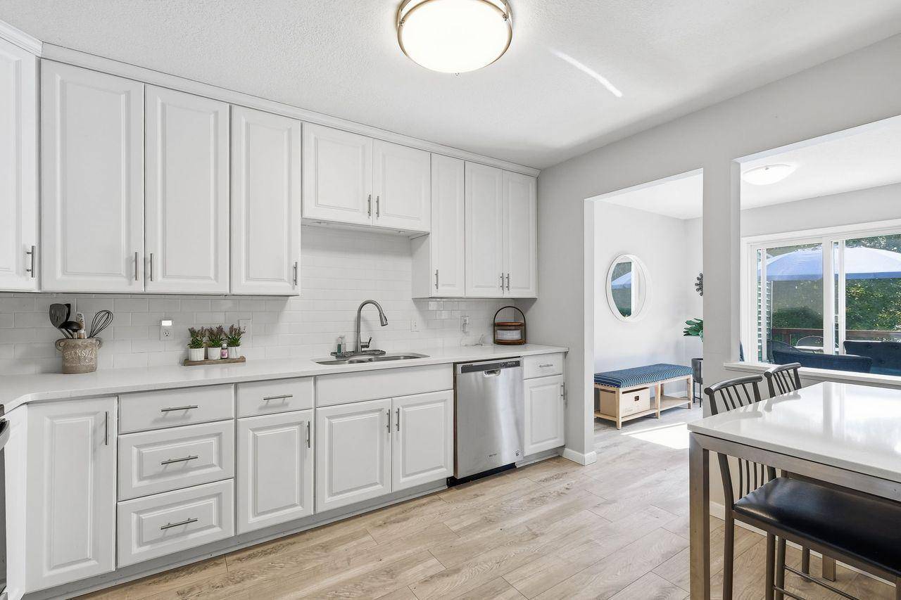 18385 Creeks Bend DR, Minnetonka, MN 55345