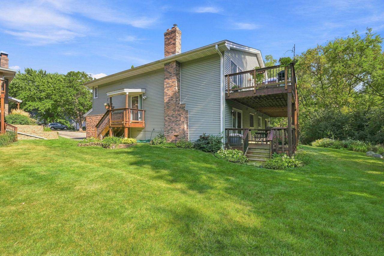 18385 Creeks Bend DR, Minnetonka, MN 55345