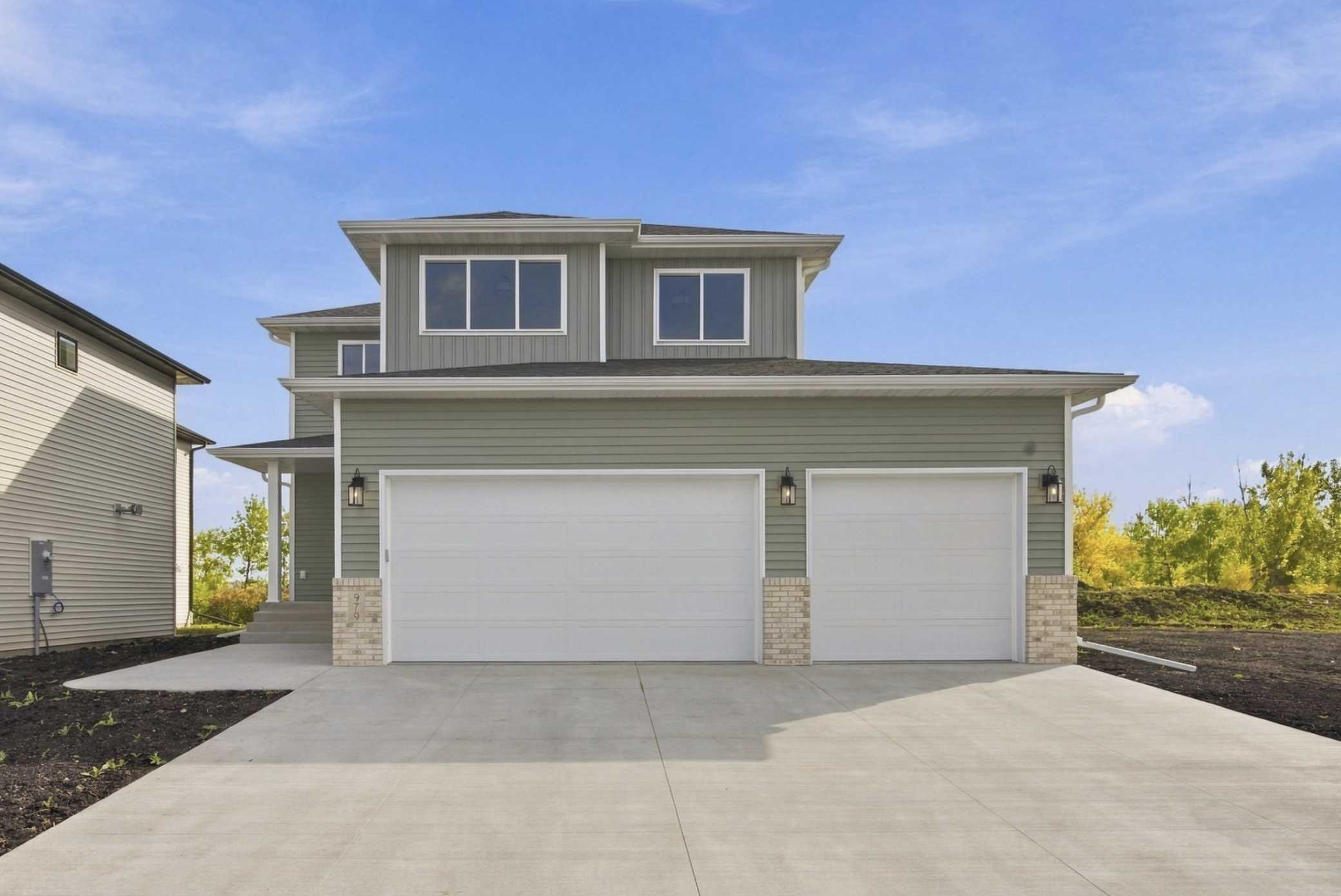979 61st AVE W, West Fargo, ND 58078