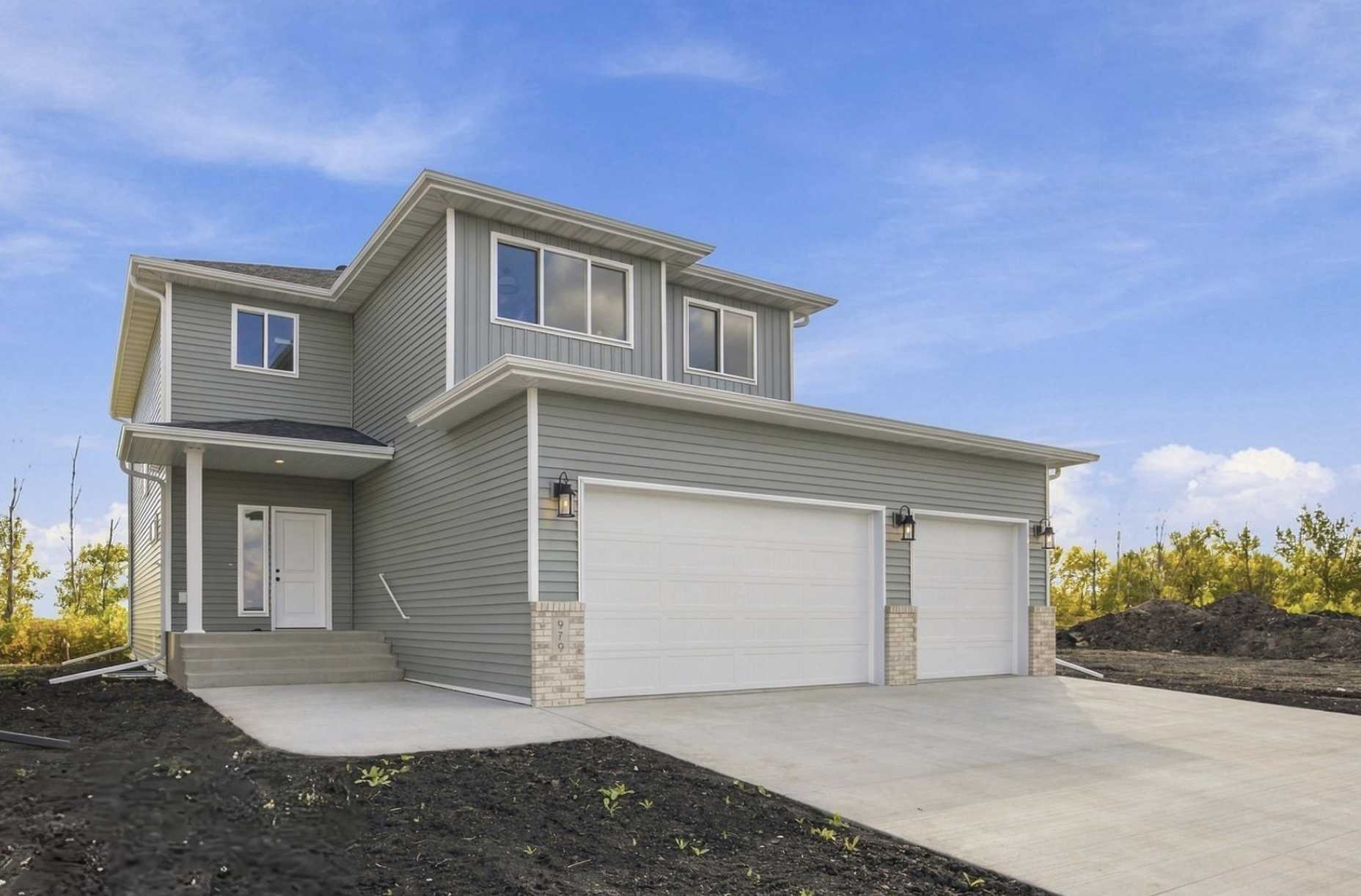 979 61st AVE W, West Fargo, ND 58078