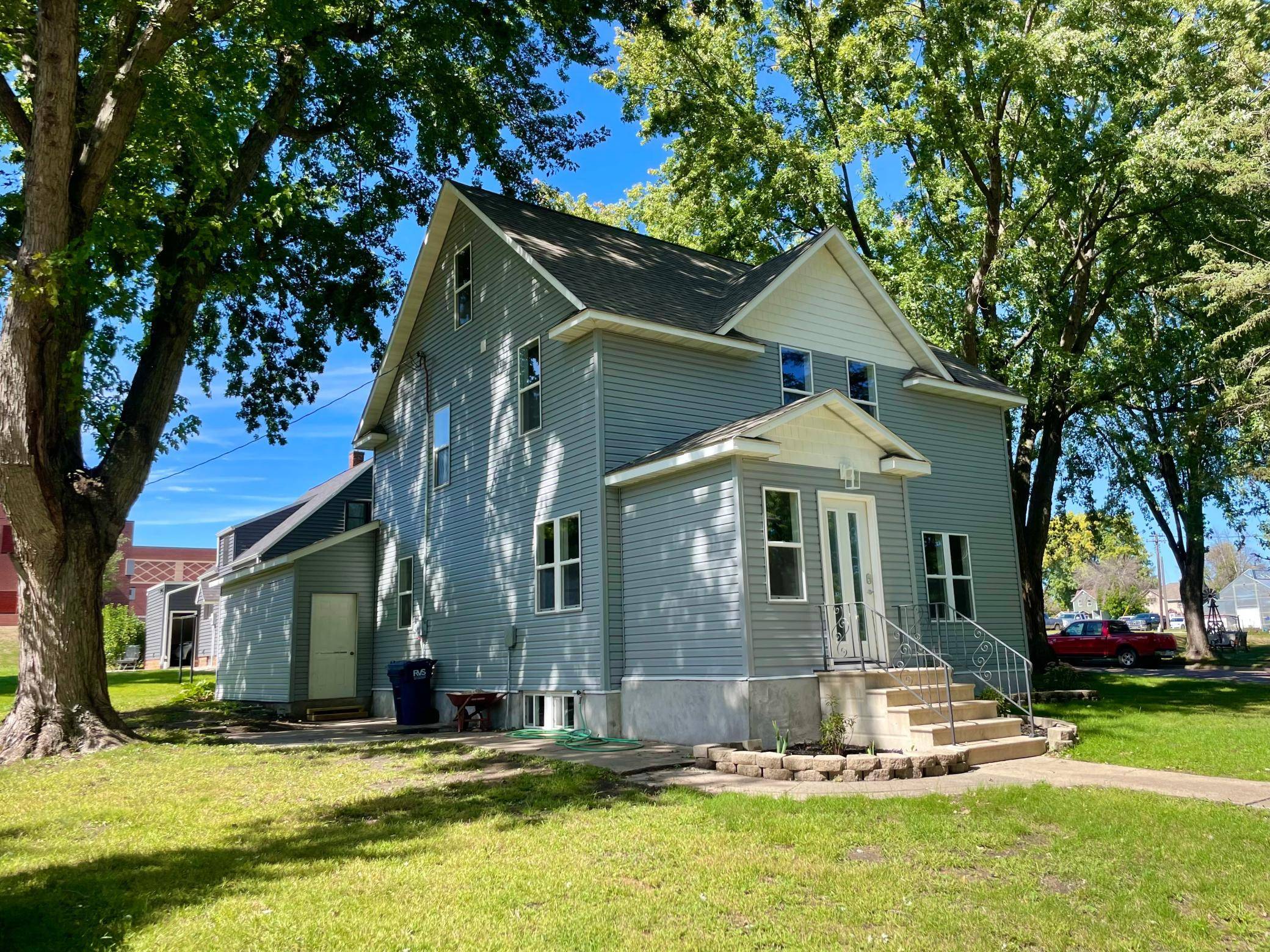 104 S Park AVE, Springfield, MN 56087