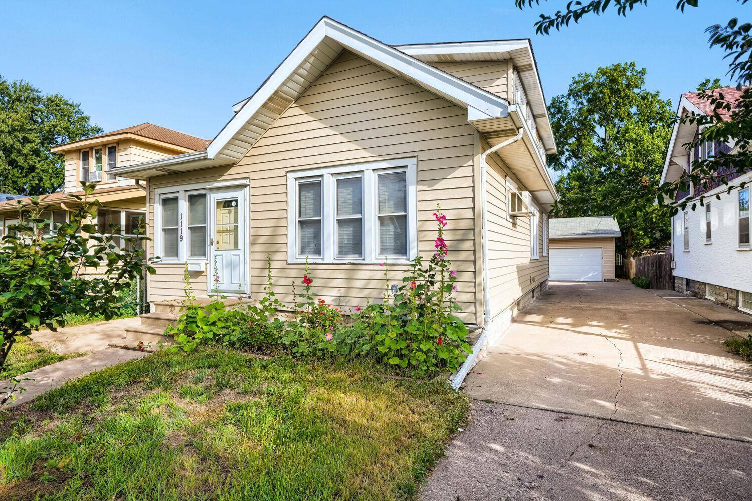 1119 Minnehaha AVE W, Saint Paul, MN 55104