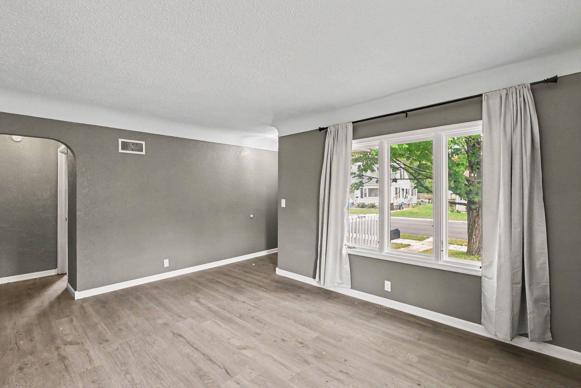 302 Lincoln AVE N, New Prague, MN 56071