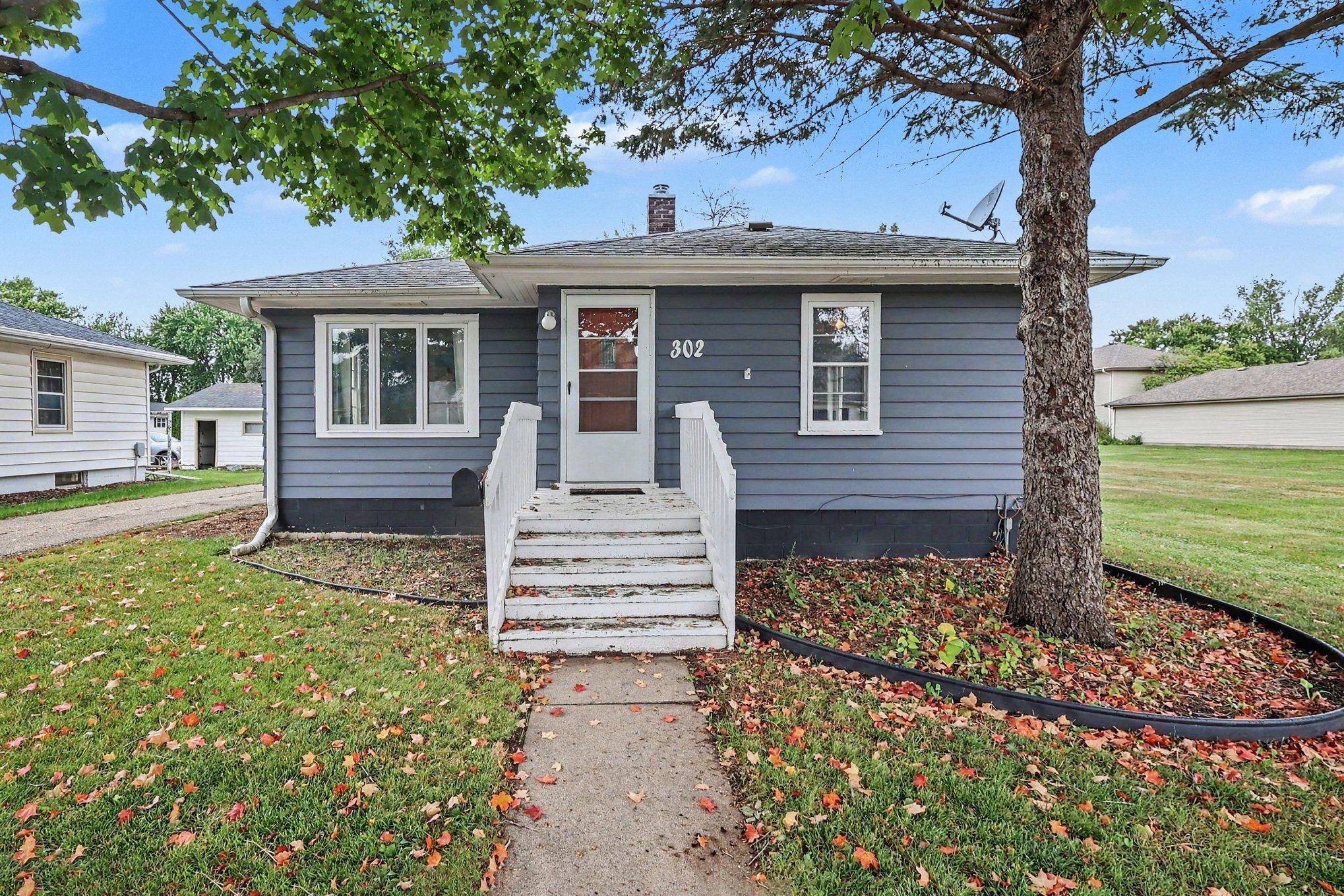 302 Lincoln AVE N, New Prague, MN 56071