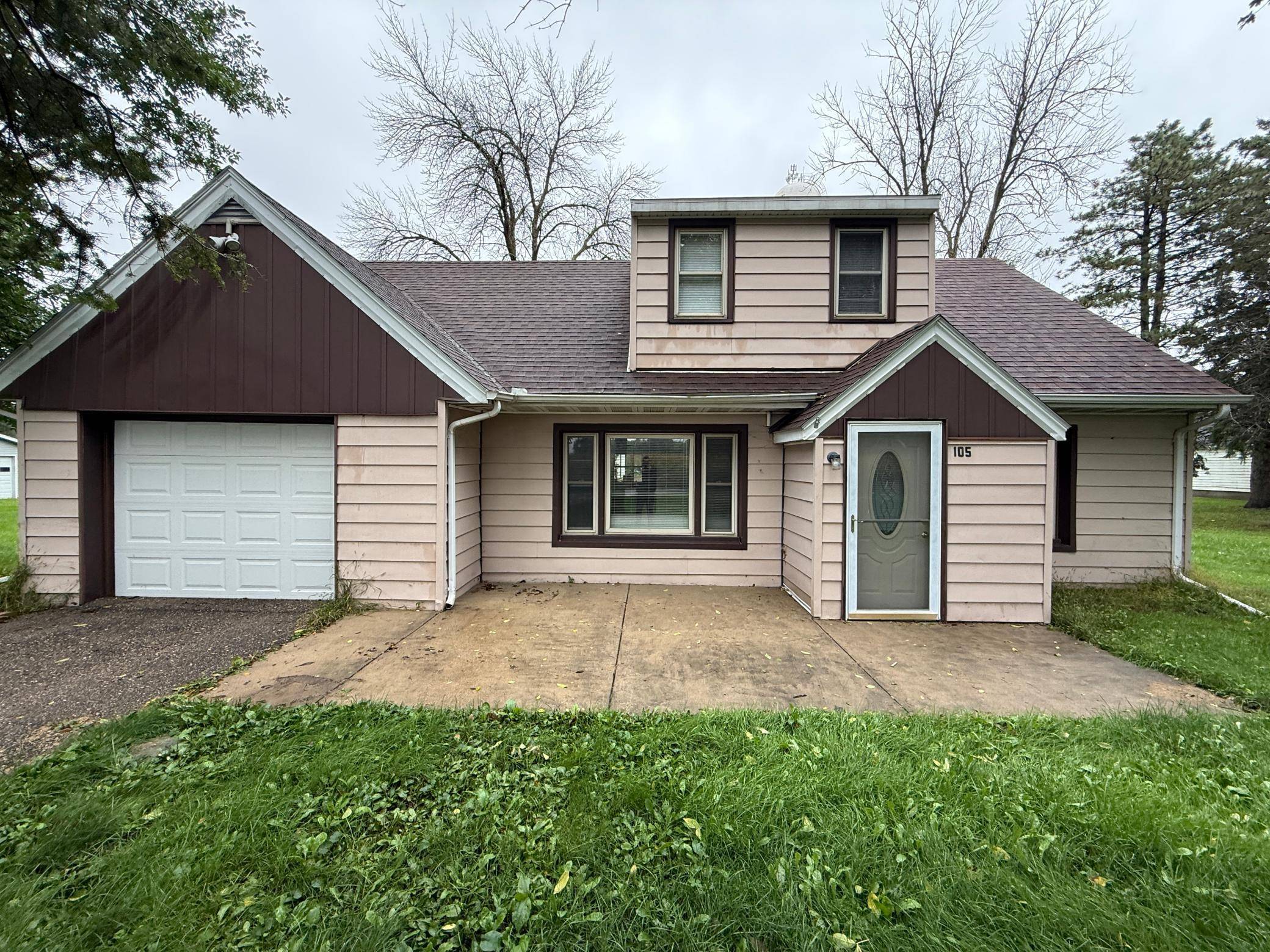 105 Amsterdam AVE W, Hollandale, MN 56045
