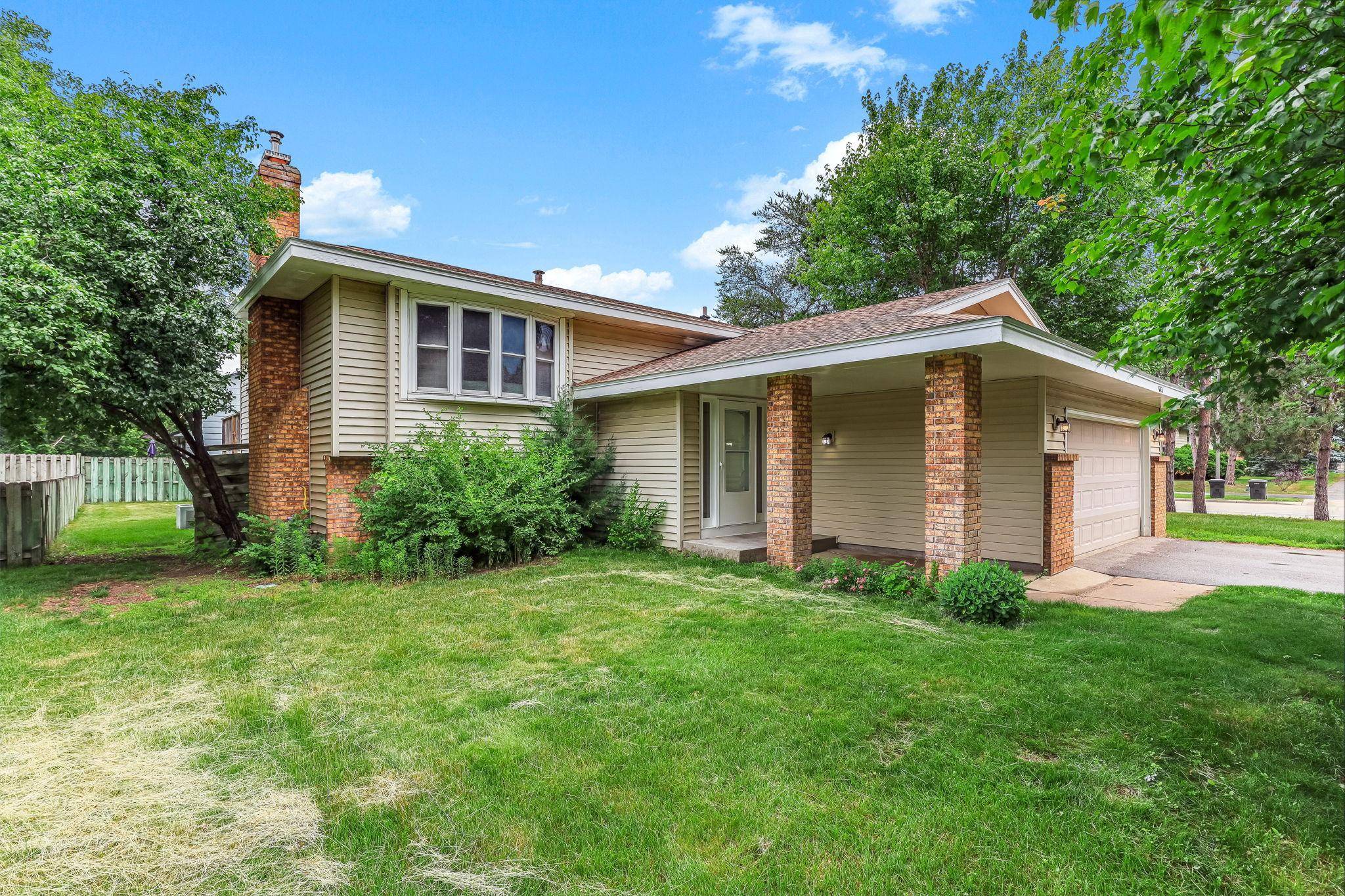 643 121st LN NW, Coon Rapids, MN 55448