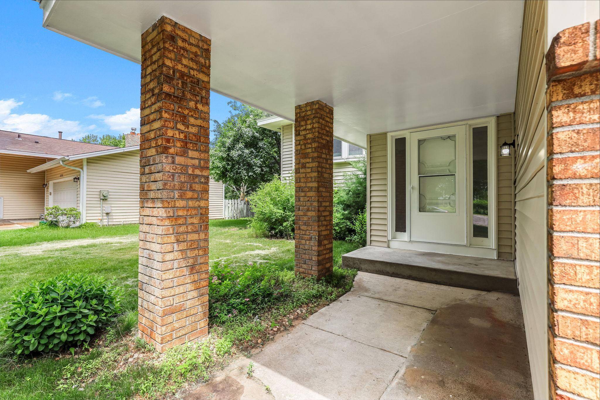 643 121st LN NW, Coon Rapids, MN 55448