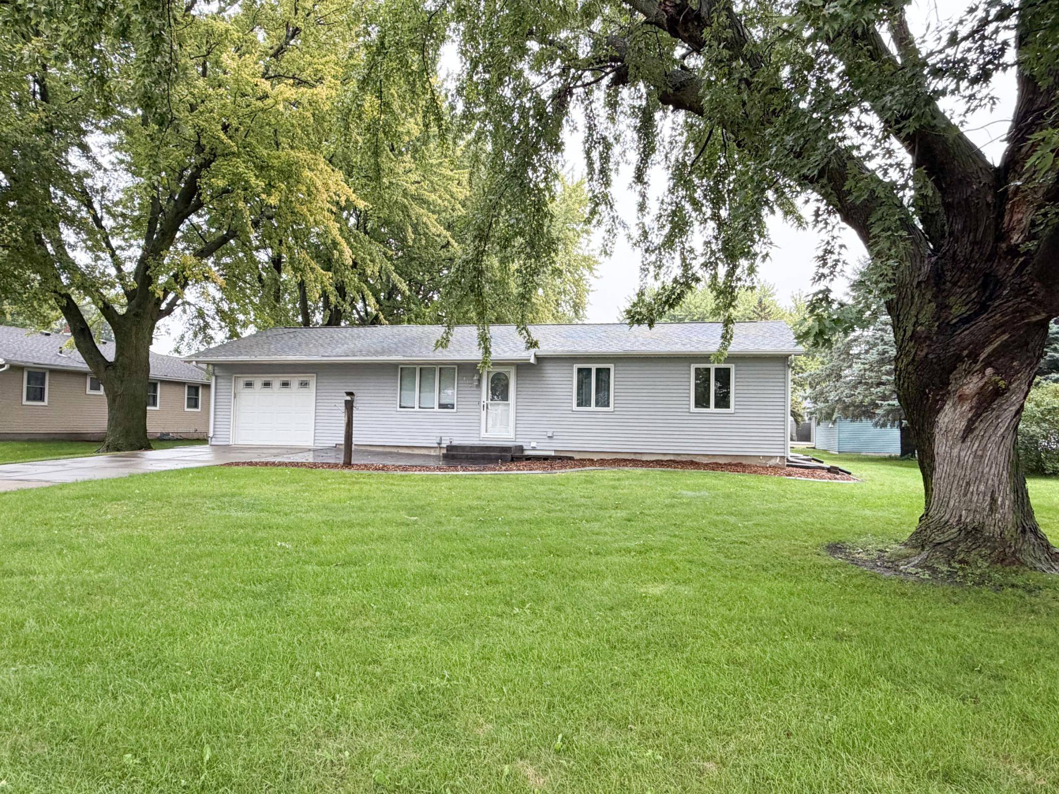 612 11th ST, Brewster, MN 56119