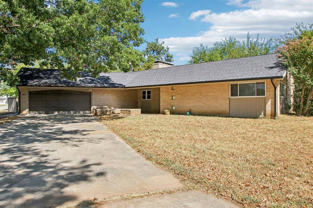 600 Diamond ST, Holdenville, OK 74848