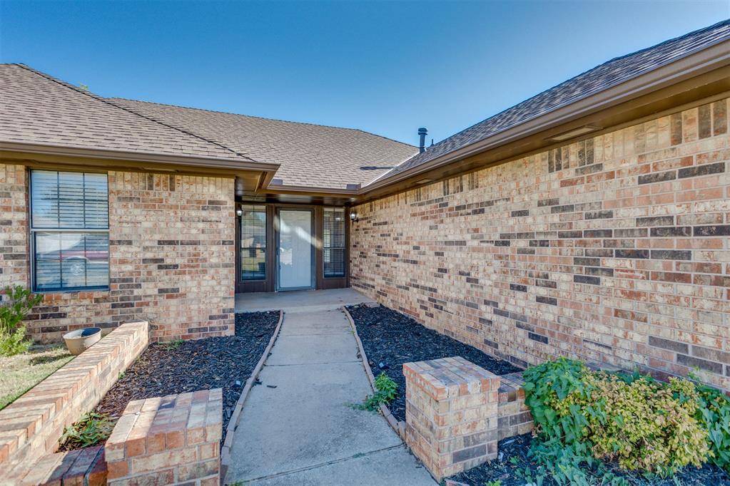 10120 Albert LN, Yukon, OK 73099