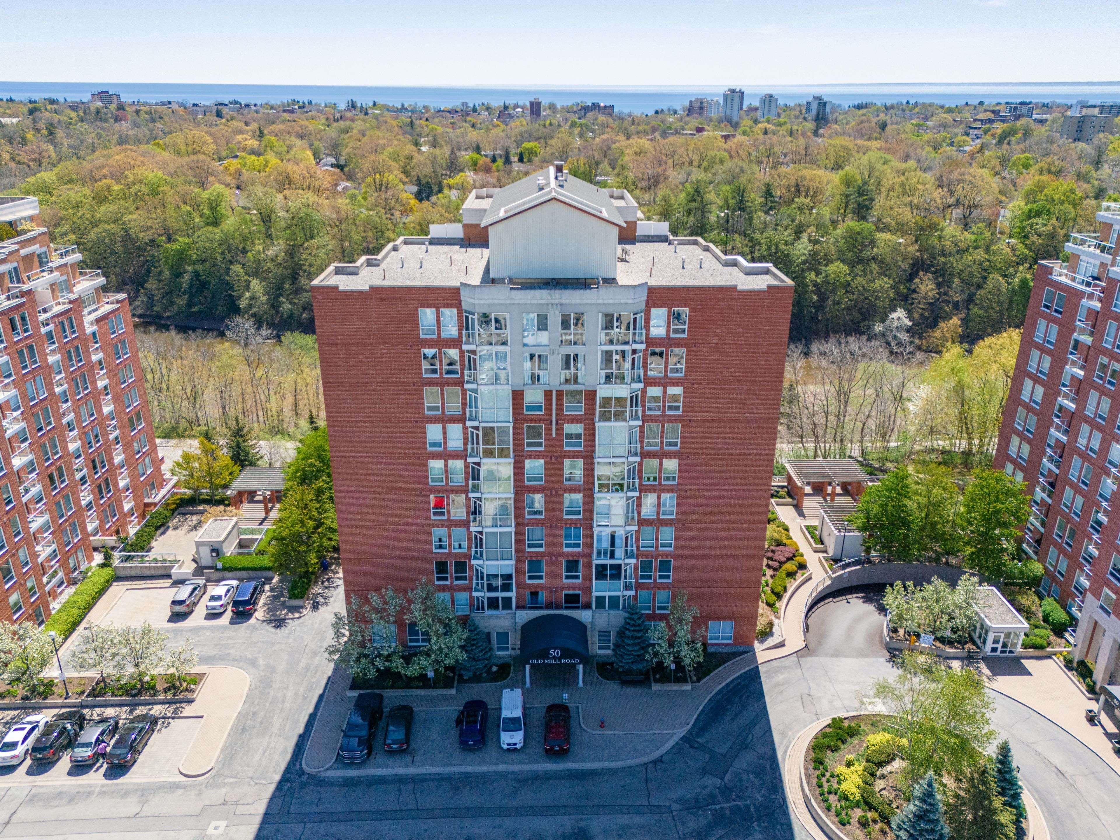 50 Old Mill RD #105, Oakville, ON L6J 7W1