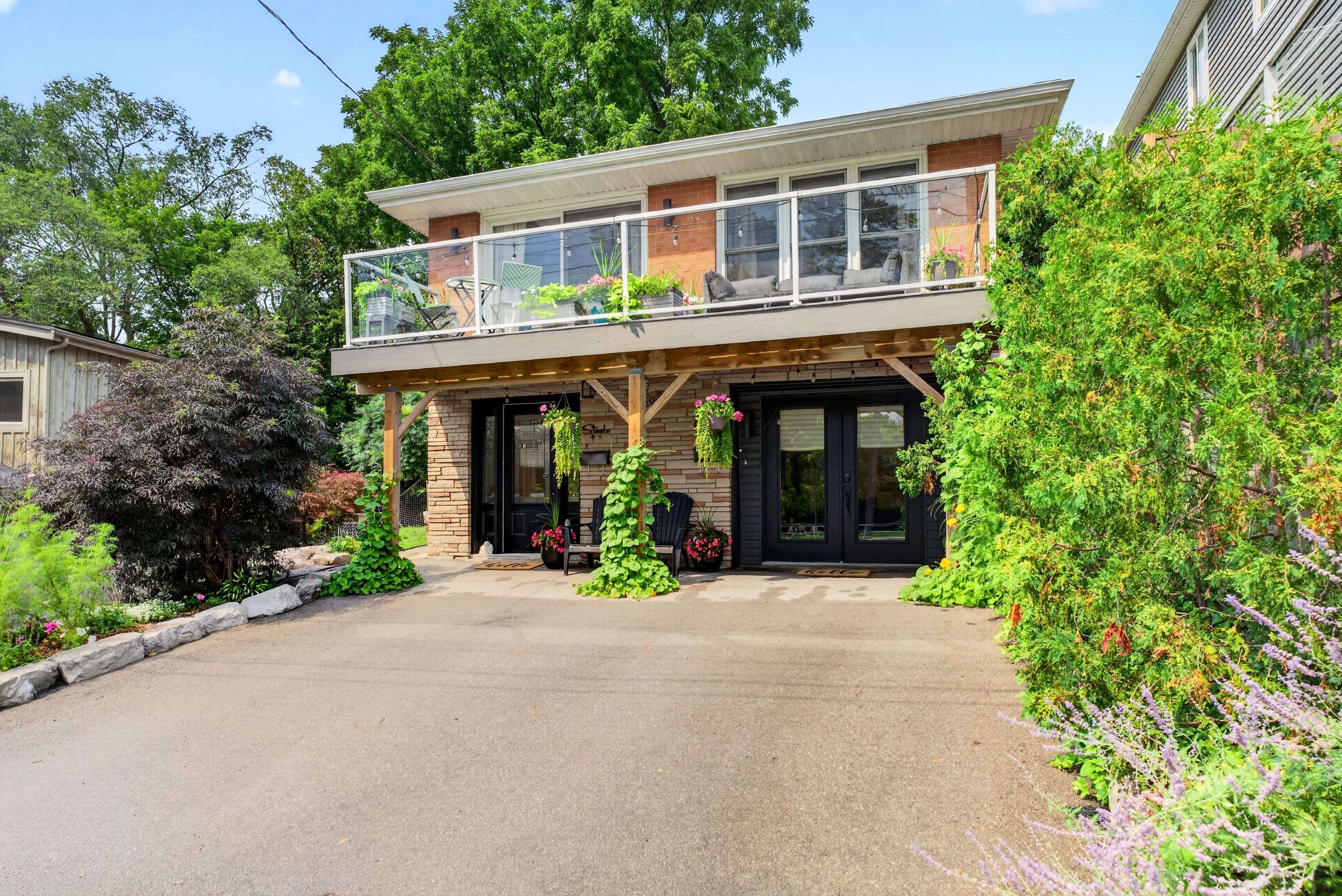 592 Aberdeen AVE, Hamilton, ON L8P 2T1