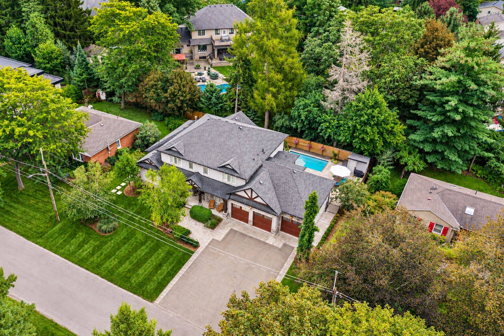 60 Parker AVE, Hamilton, ON L9G 1A7