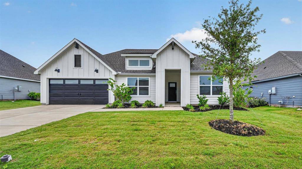 213 SANDSTONE Circle, Granbury, TX 76048