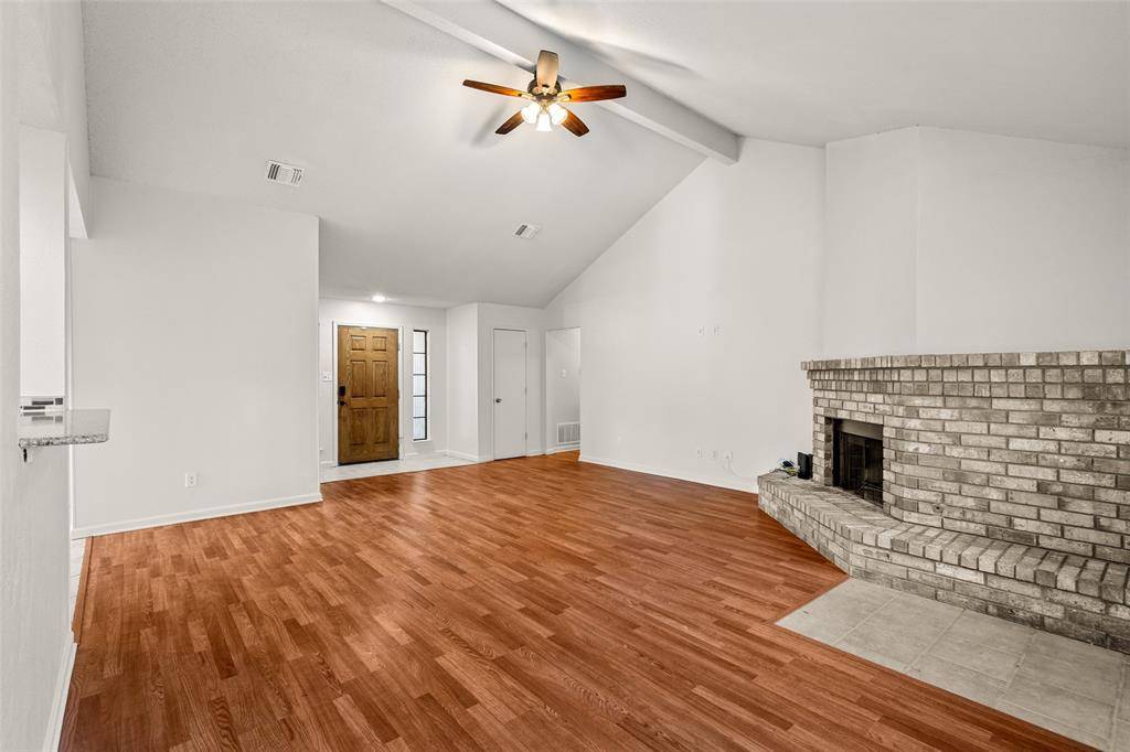 7016 Fall Creek Court, Watauga, TX 76148