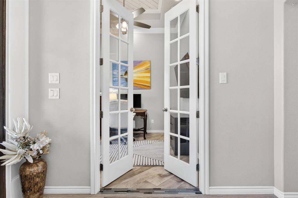133 Helton Drive, Granbury, TX 76049