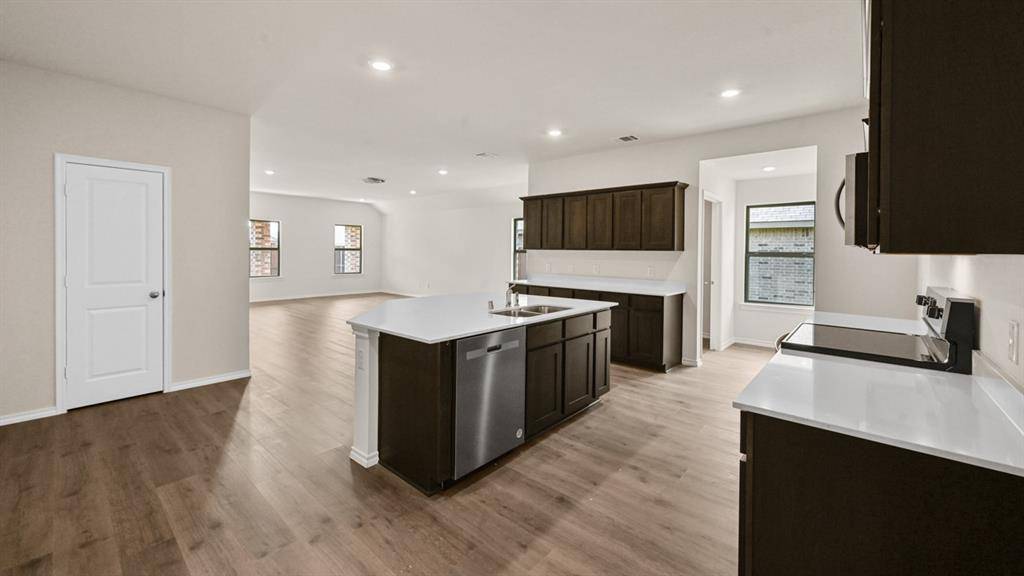1643 Mantle Road, Crandall, TX 75114