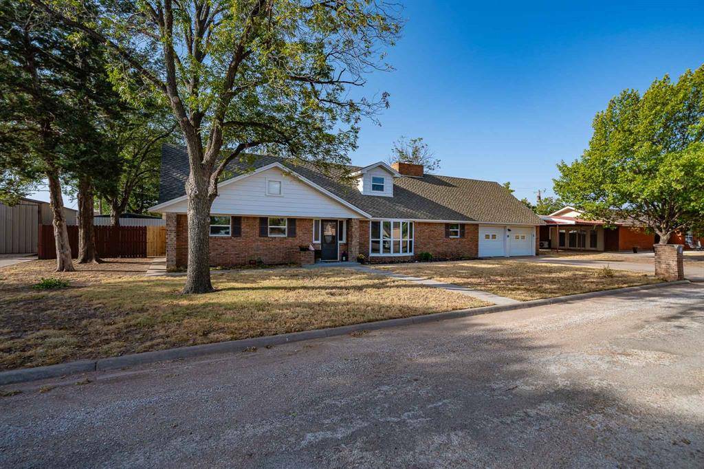 1406 Bartley Street, Stamford, TX 79553