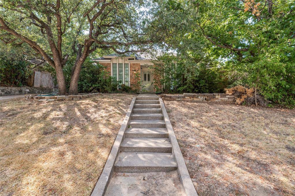 1901 Wedgewood Drive, Grand Prairie, TX 75050