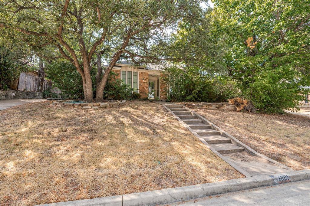 1901 Wedgewood Drive, Grand Prairie, TX 75050
