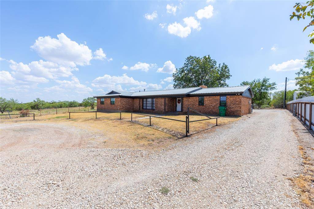 707 W Chestnut Street, Throckmorton, TX 76483