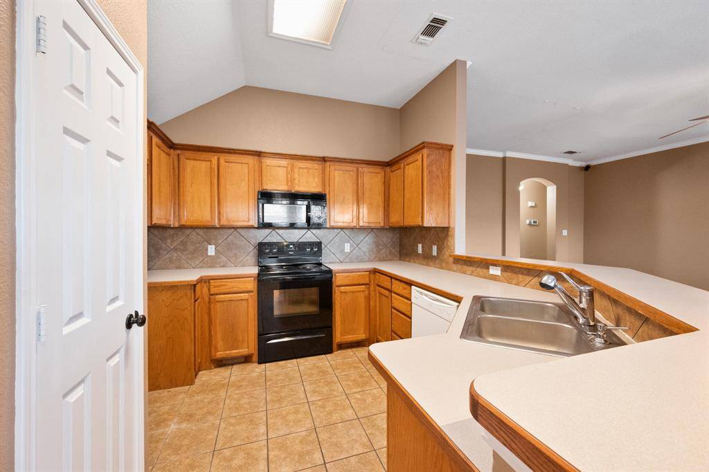 309 Shane Lane, Burleson, TX 76028