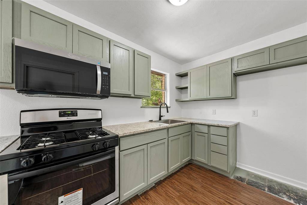 3812 Acree Street, Beverly Hills, TX 76711