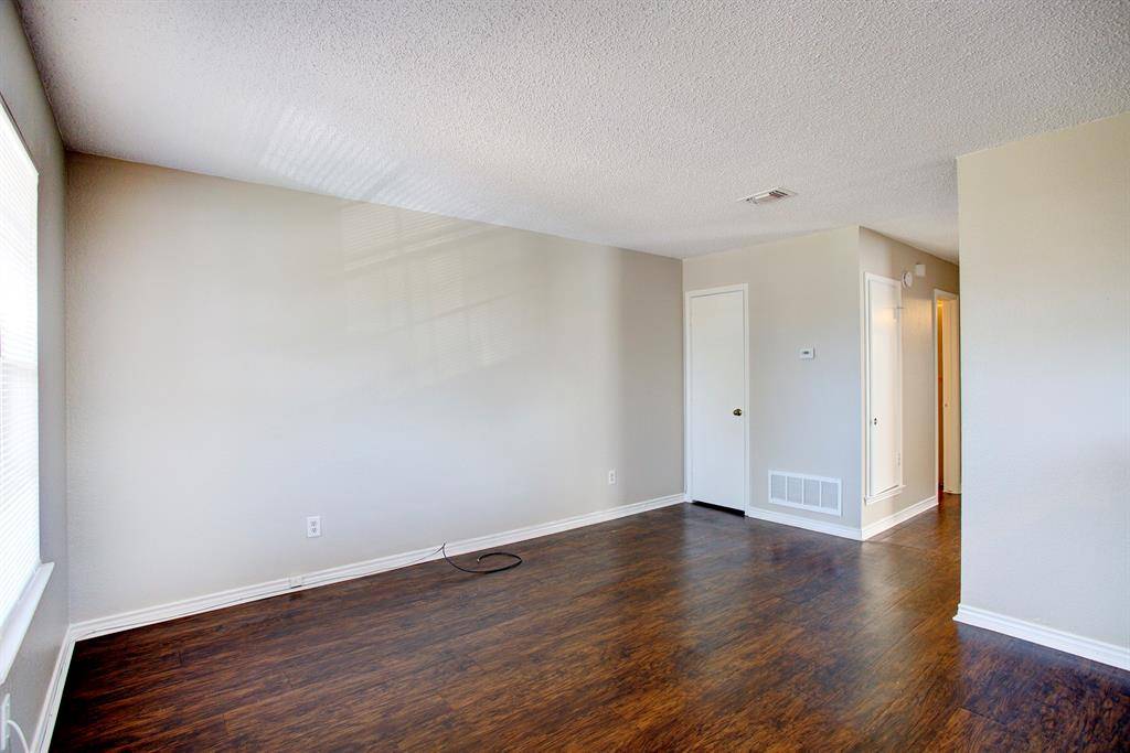 313 Queens Court S #D, Mansfield, TX 76063