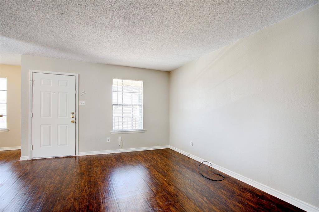 313 Queens Court S #D, Mansfield, TX 76063