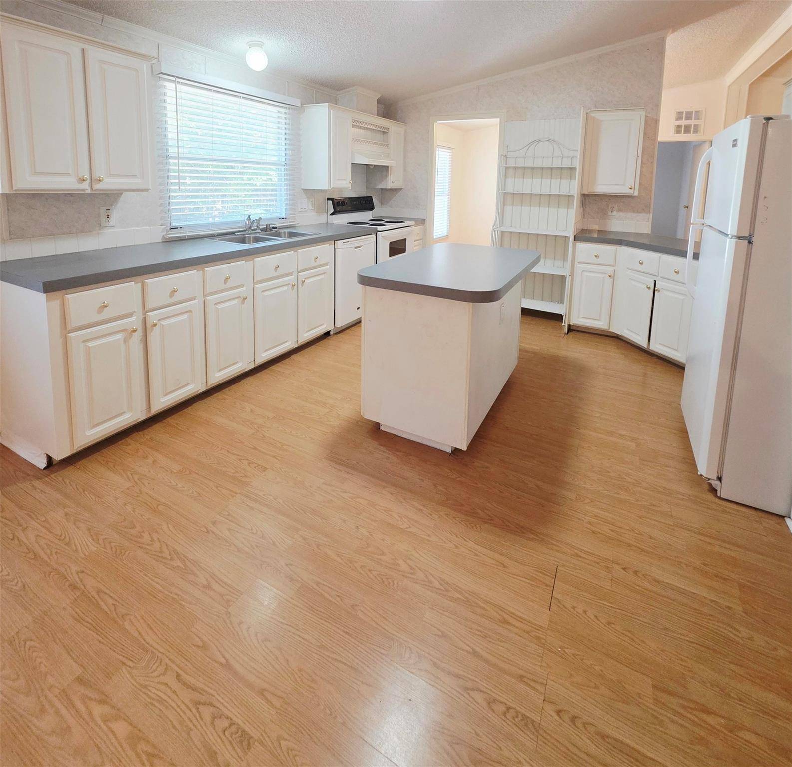 1 Davis ST, Wimberley, TX 78676