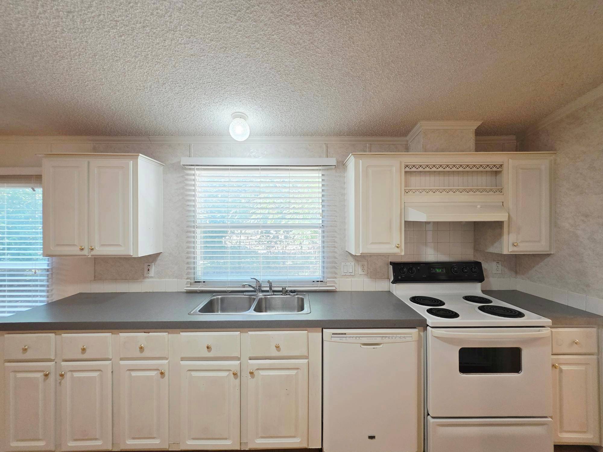 1 Davis ST, Wimberley, TX 78676