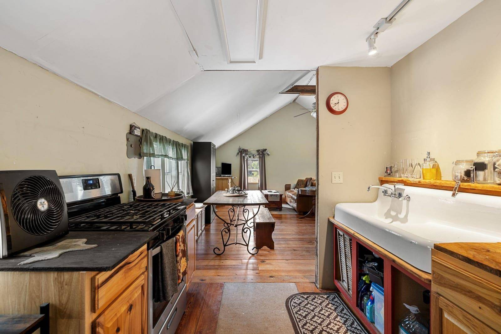 242 Cody LN, Bastrop, TX 78602